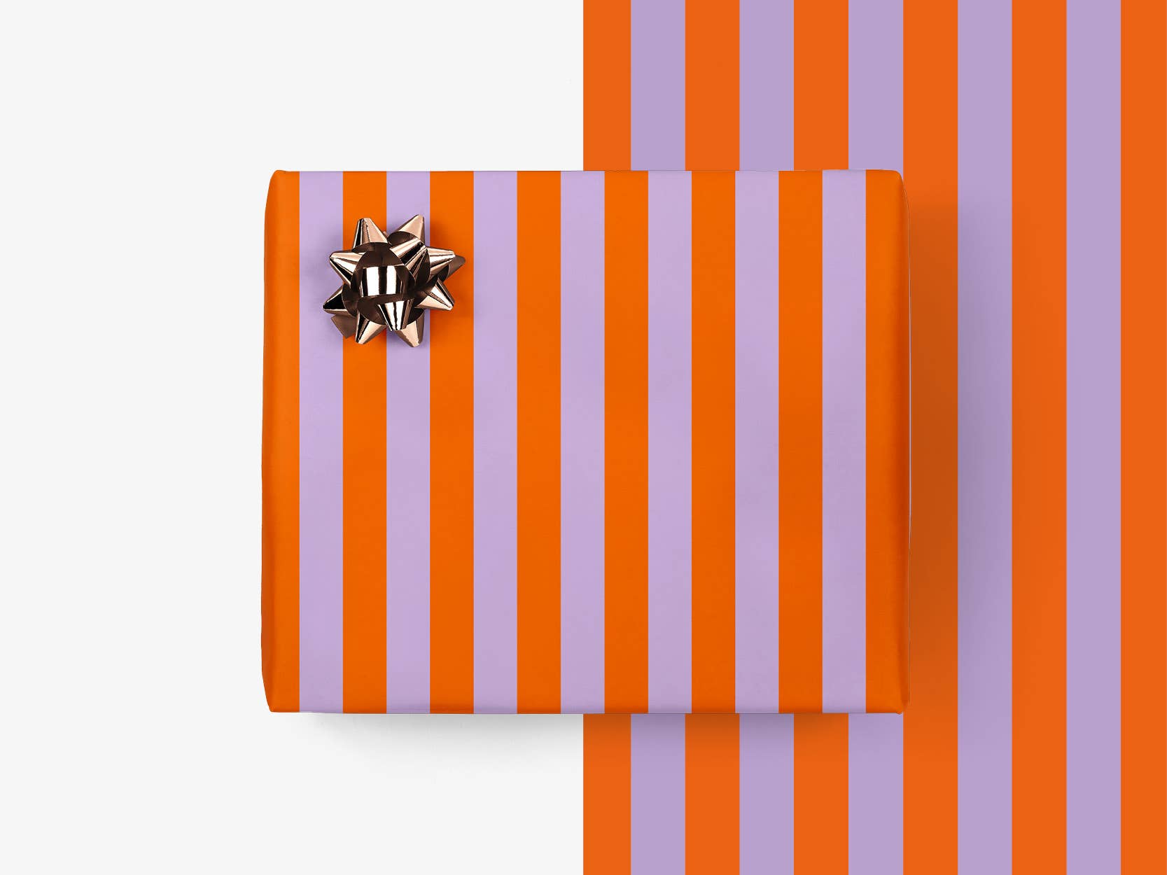 Dárkový balicí papír s proužky / oranžová a fialová